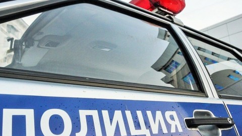 Полицейские Железнодорожного района задержали злоумышленника, который похитил у местного жителя имущество и угнал автомобиль